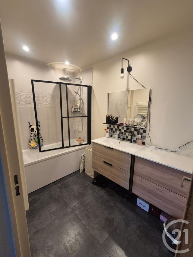 Appartement F3 à vendre - 3 pièces - 75.91 m2 - FRANCONVILLE LA GARENNE - 95 - ILE-DE-FRANCE - Century 21 La Source Immo