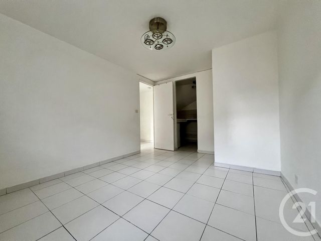 Appartement F2 à louer - 2 pièces - 25.33 m2 - MONTESSON - 78 - ILE-DE-FRANCE - Century 21 La Source Immo