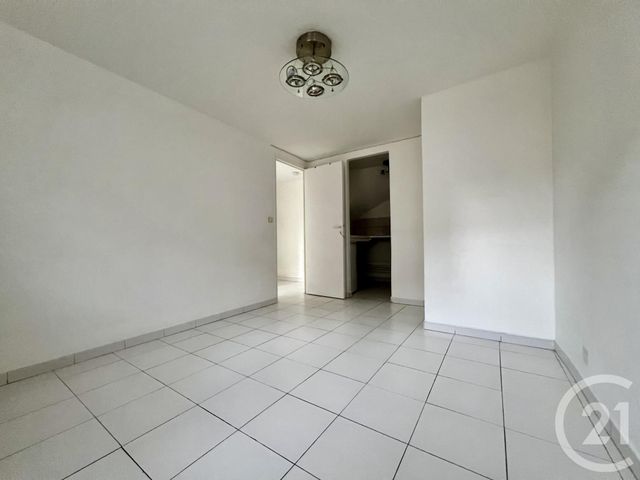 Appartement F2 à louer - 2 pièces - 25.33 m2 - MONTESSON - 78 - ILE-DE-FRANCE - Century 21 La Source Immo